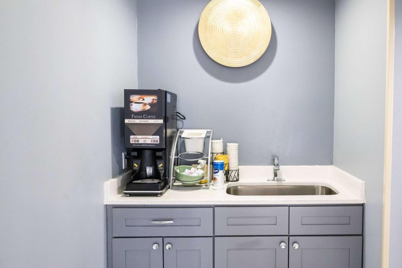 Days Inn By Wyndham College Park Atlanta Airport South Екстериор снимка
